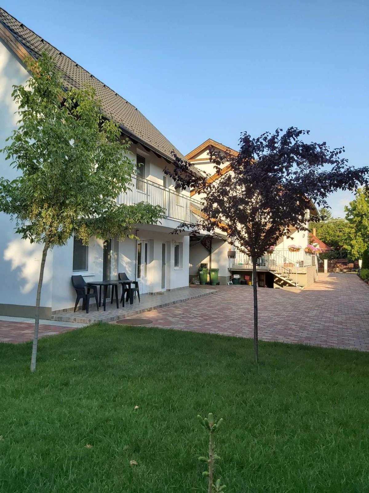 Csilla Apartman Appartement Hajdúszoboszló Buitenkant foto